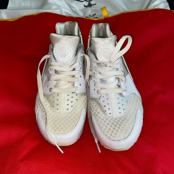 Nike Shoes - Huaraches men size 8 woman size 10, used